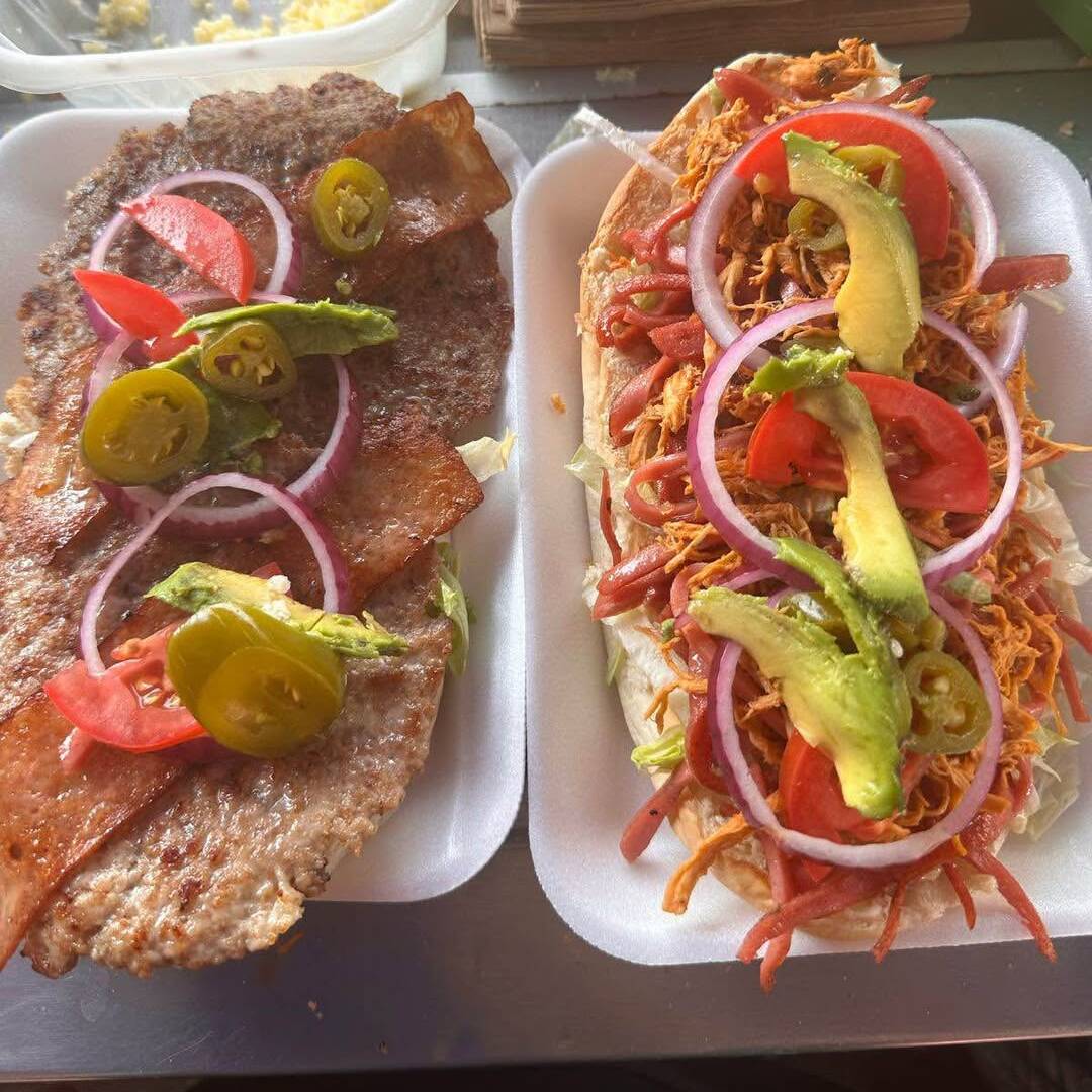 3 Hamburguesas Cubanas y 2 alambres campechanos