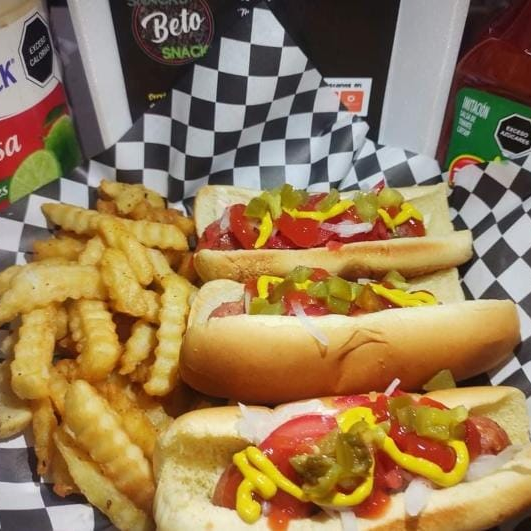 Hot Dogs con Una Especialidad con Papas