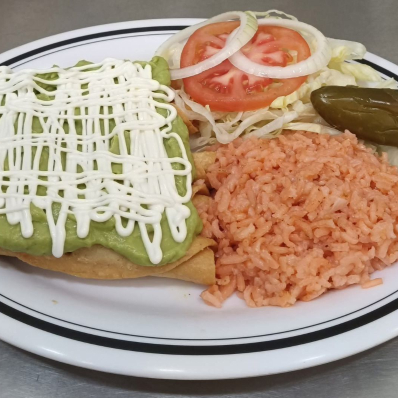 Flautas de Desebrada(arroz, Frijoles y Verdura)