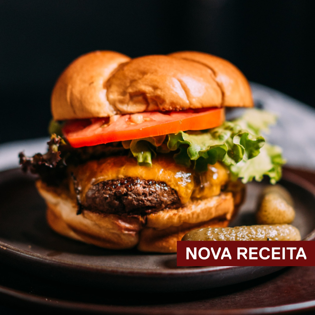Blend de Wagyu de 180 Gr Temperado com Sal Granulado de Deserto / Cheddar / Mix de Alfaces Orgânicas / Tomate Mediterrâneo / Finalizado em Nosso Exclusivo Pão de Brioche Raw. (ATENÇÃO APENAS AO PONTO, NÃO RETIRAMOS OU ENVIAMOS INGREDIENTES A PARTE)