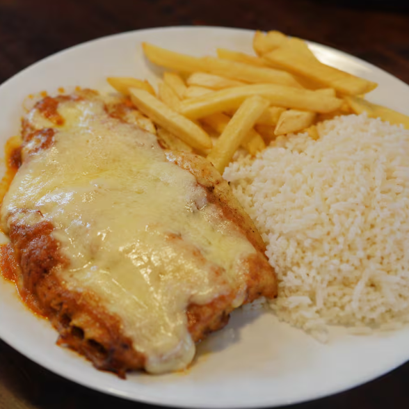 Arroz e fritas.