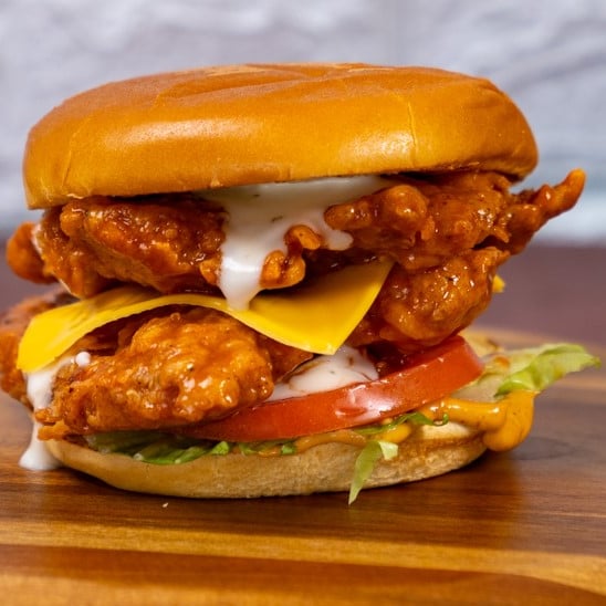 BUFFALO CHIKEN CRISPY BURGER