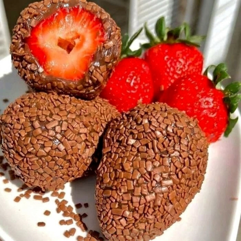 Coxinha de morango com brigadeiro