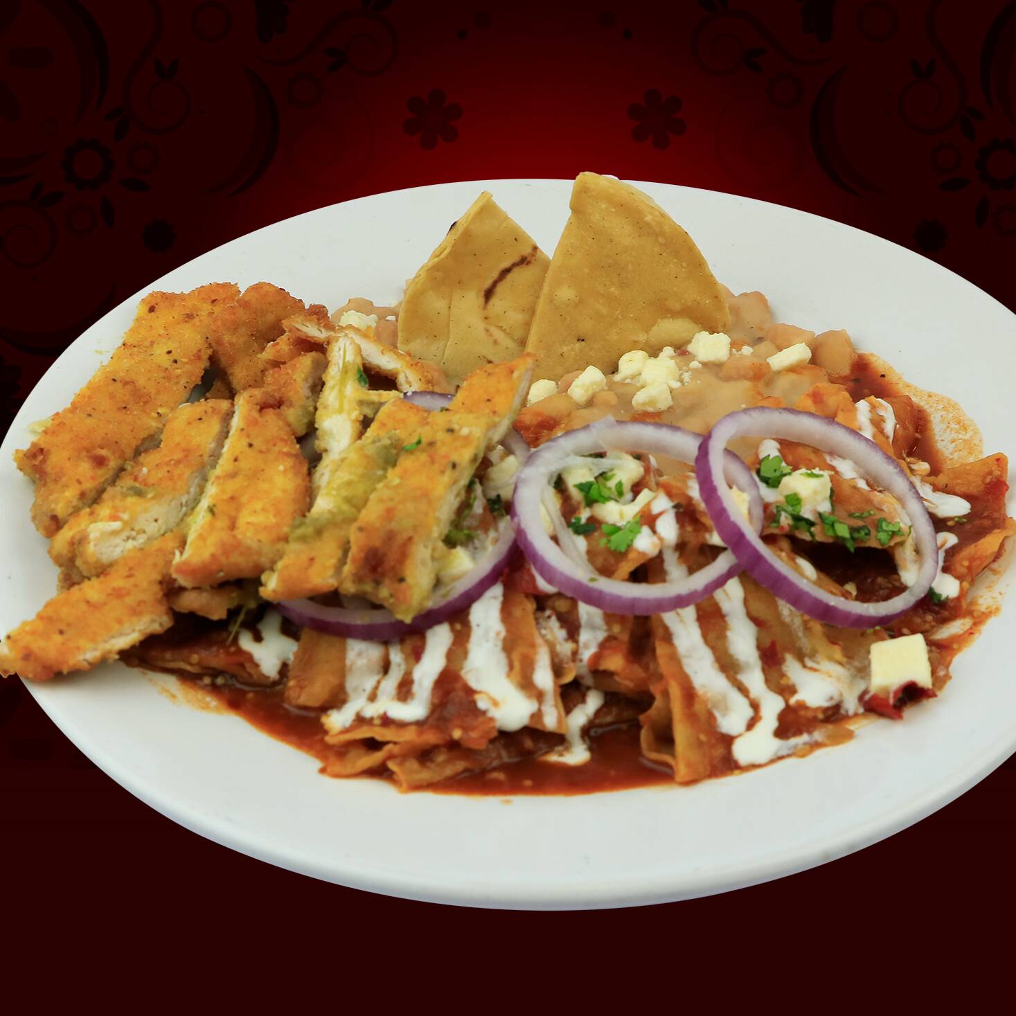Chilaquiles Rojos con Milanesa