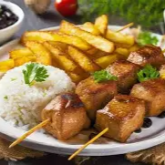 VOCÊ ESCOLHE 2 ESPETINHOS ASSADOS NA BRASA MARMITEX EXECUTIVA COM 4 DIVISÕES,
(BATATA FRITA , VINAGRETE, FEIJÃO TROPEIRO,ARROZ BRANCO) + MOLHO DE ALHO