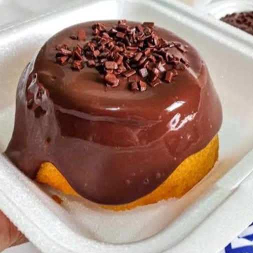 Bolo de Cenoura com um recheio delicioso de chocolate.
