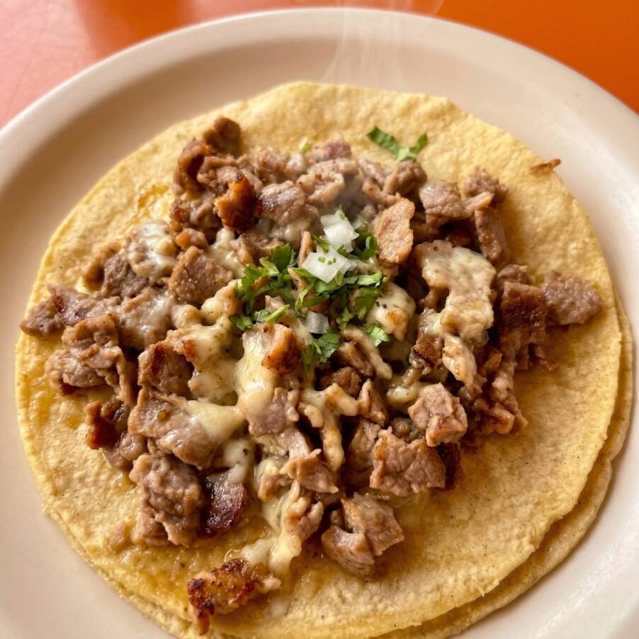 Taco de Chuleta con Queso