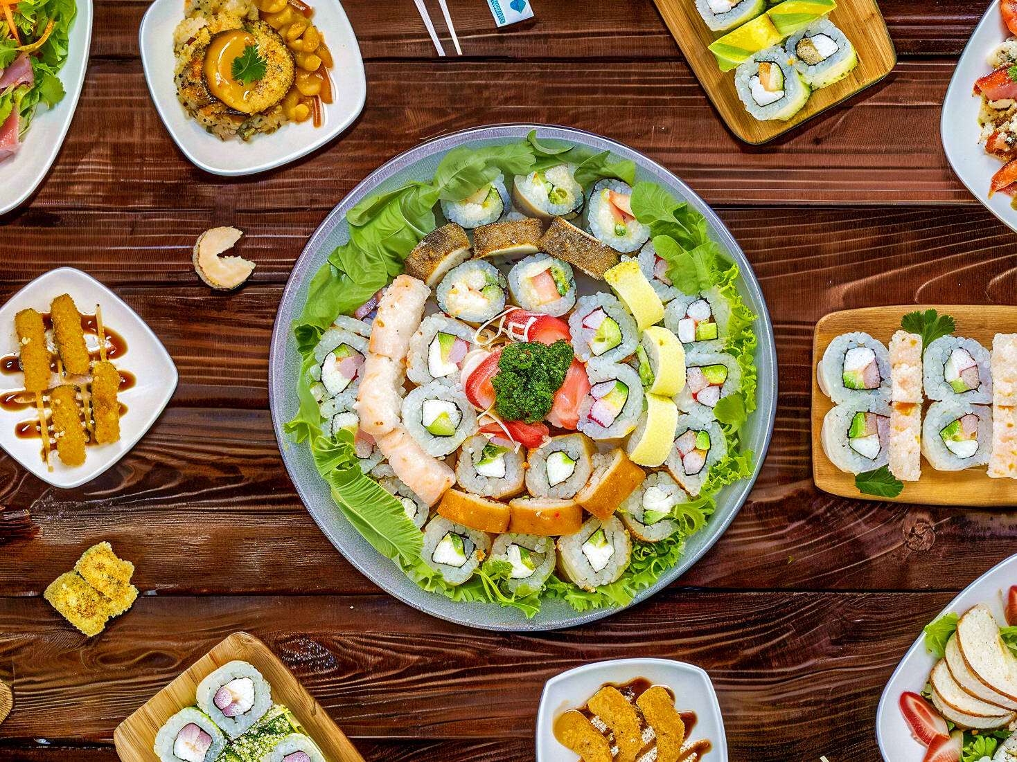 ¡HOLA LOLA! SUSHI, POKES & RAMENS