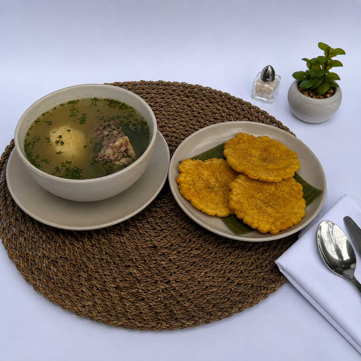 Caldo de Costilla más Patacones
