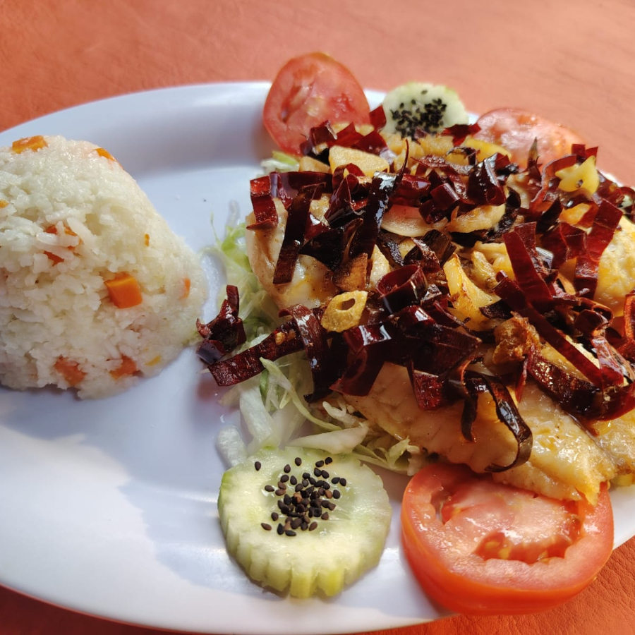 Filete de pescado al ajillo