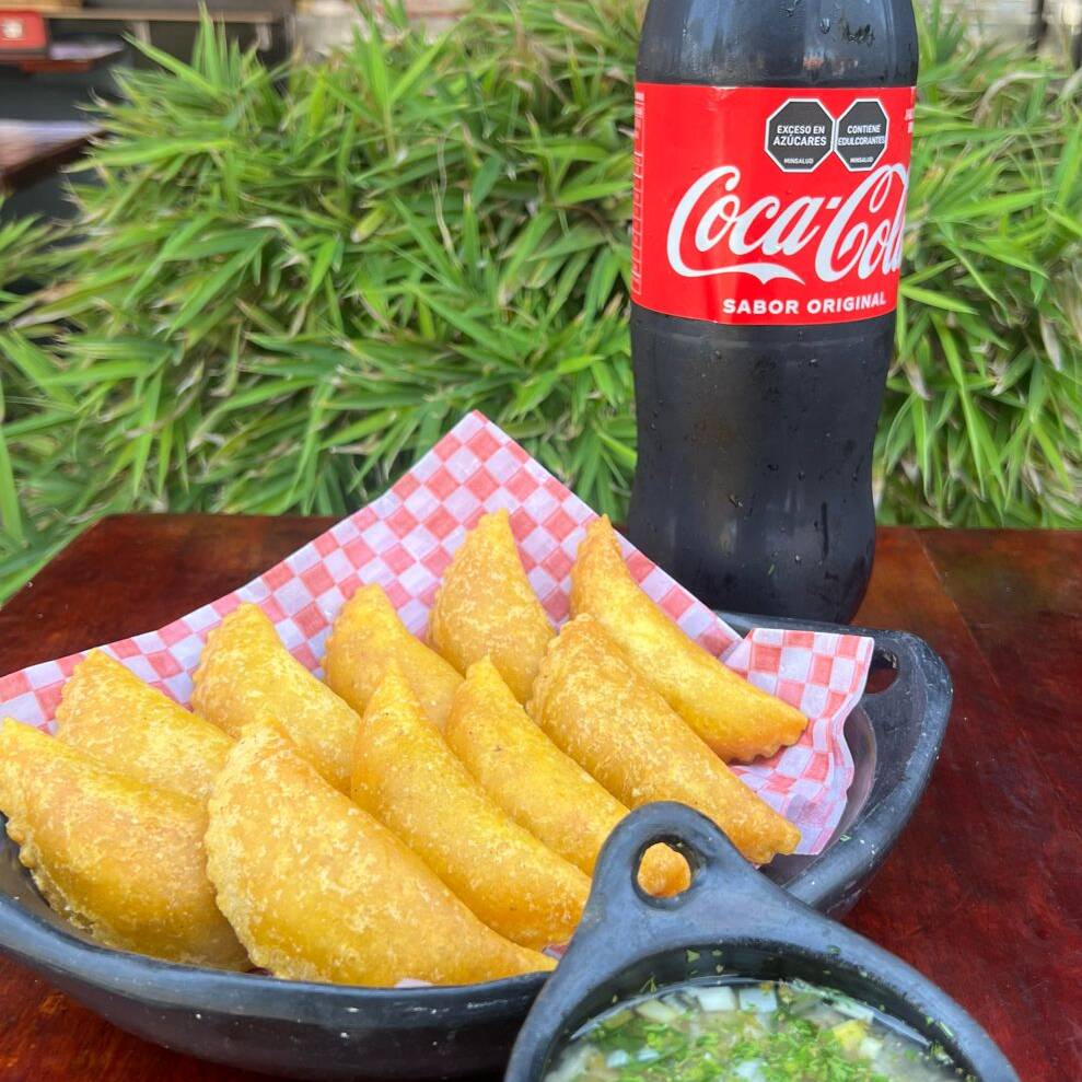 Combo 10 Empanadas + Coca Cola 1.5 Lt