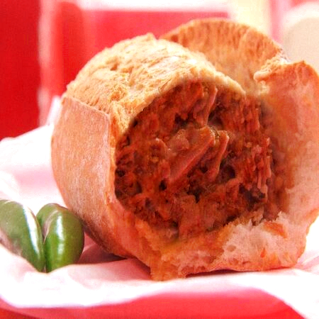 Bolillo con Guisado