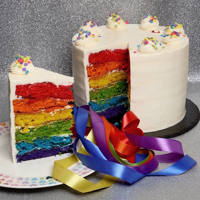 Pastel arco iris tradicional (rebanada)