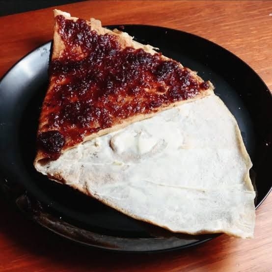 Crepa de queso Philadelphia y mermelada zarzamora.