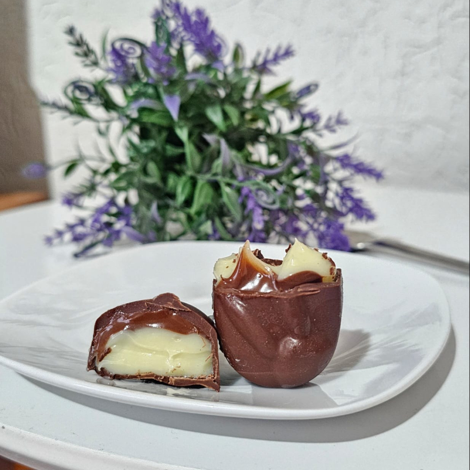 Deliciosa trufa com casquinha fininha de chocolate Blend e desenho de coelhinho, no sabor de Ninho com Nutella. Produto artesanal - pode sofrer alterações Peso aproximado 35 gramas
