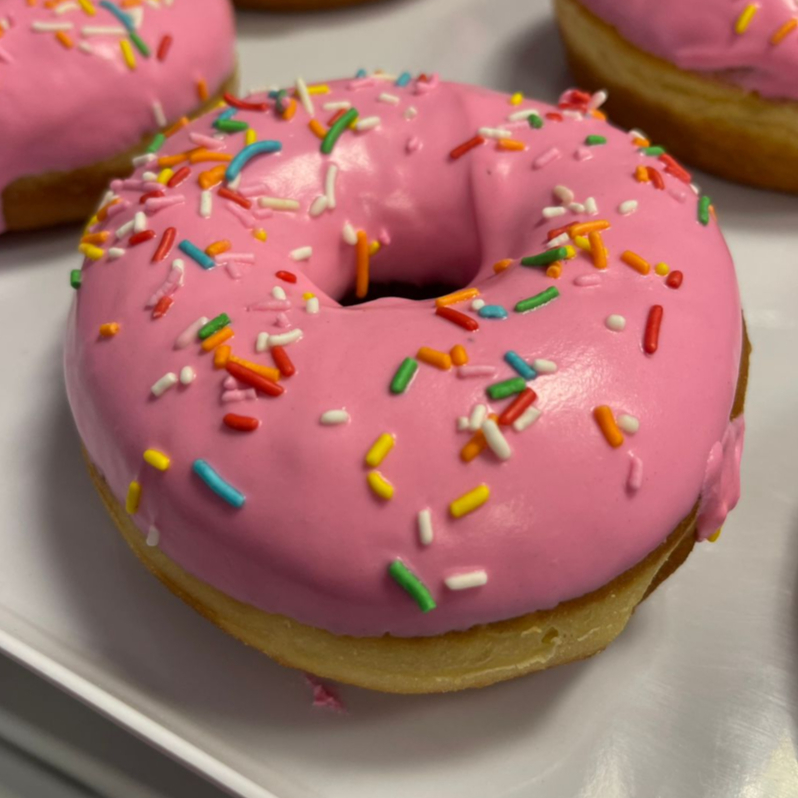 Dona Chocolate Rosa con Sprinkles