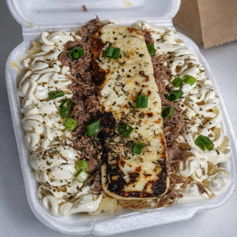 Batata Suculenta, mussarela, carne de sol, queijo coalho.