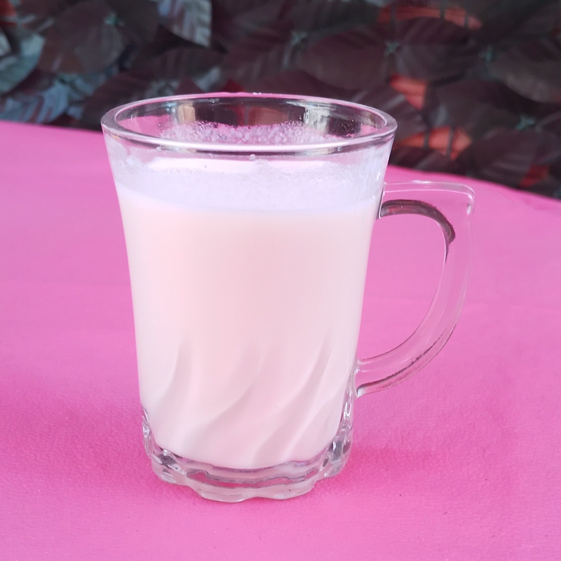 100ml leite integral adoçado (gelado ou quente)