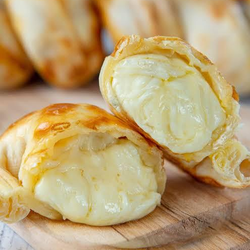 Empanada Cuatro Quesos