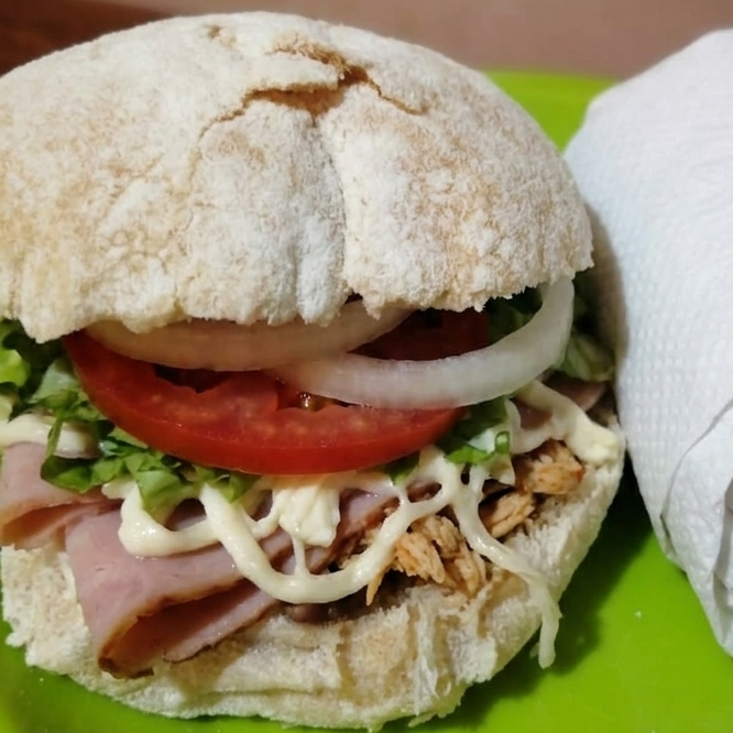 Pambacito de Jamón con Queso de Hebra y Pollo