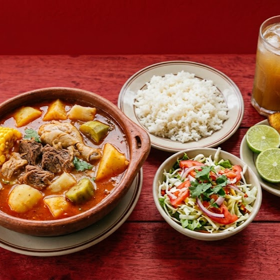 Sancocho Mixto Res y Pollo