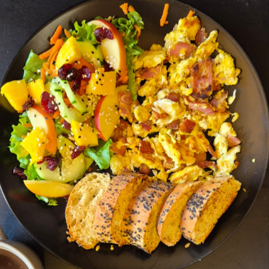 Huevos revueltos con espinacas
