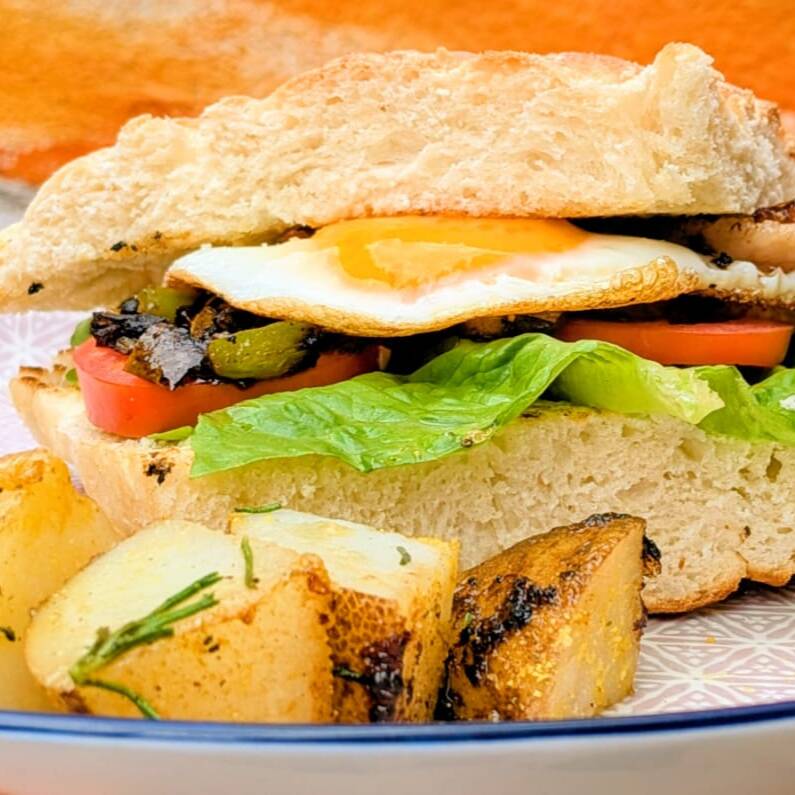 Focaccia sandwich peperonata