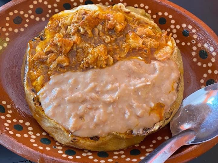 Gordita Combinada Chicharrón y frijoles