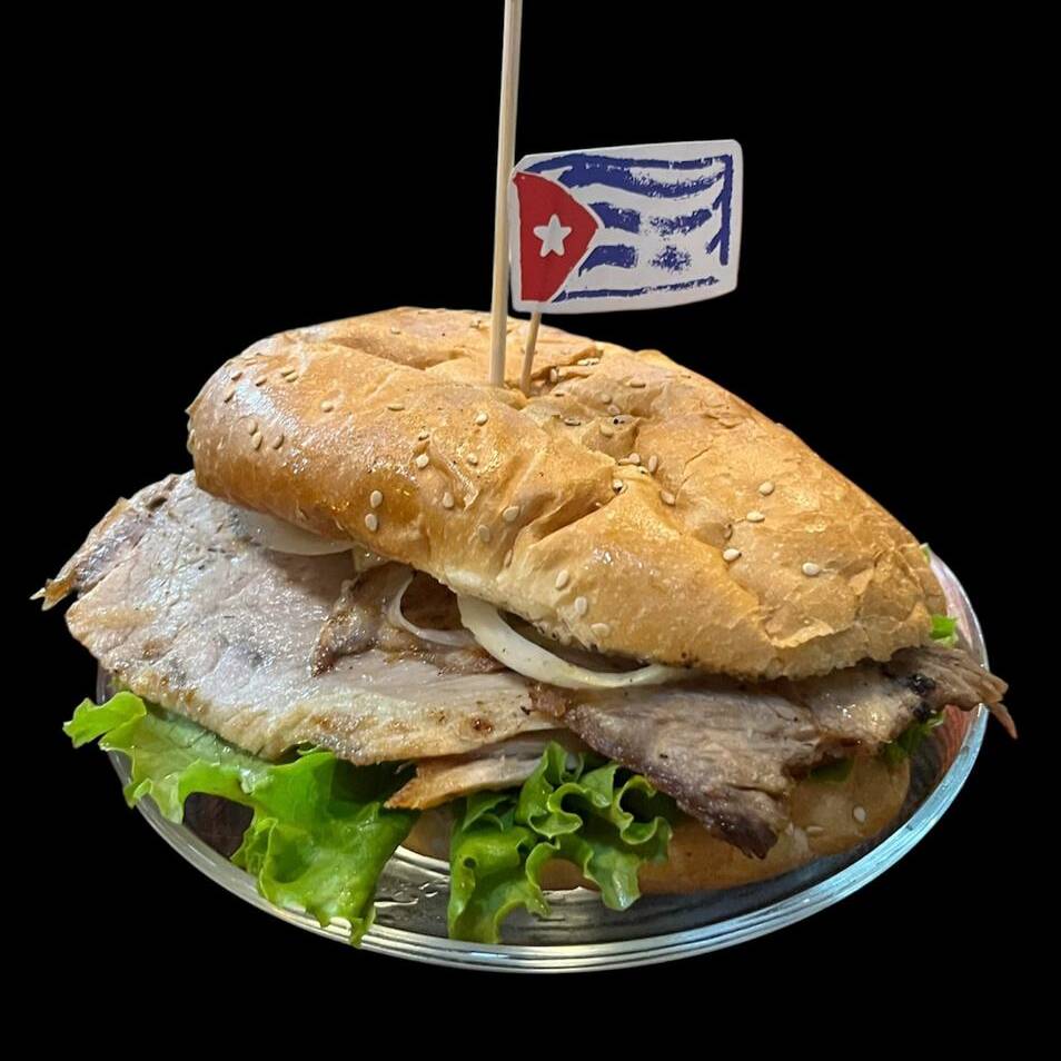 Pan con Cerdo Asado