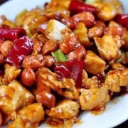 Pollo Kung Pao más 2 Rollitos