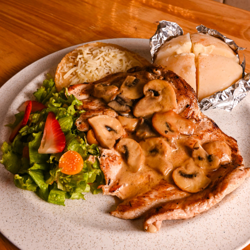PECHUGA DE POLLO EN SALSA DE CHAMPIÑONES