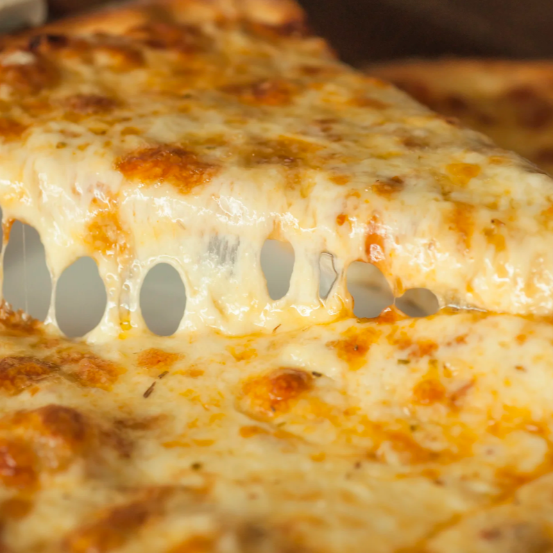 Mussarela de búfalo, Catupiry, parmesão e provolone. Caso queira a metade com outro sabor basta selecionar abaixo.