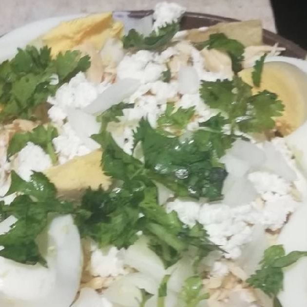 Chilaquiles Chicos Verdes con Huevo Duro