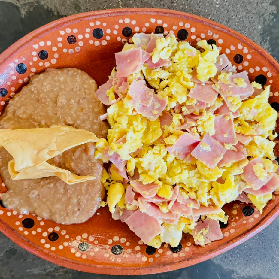 Huevos Revueltos con Jamón
