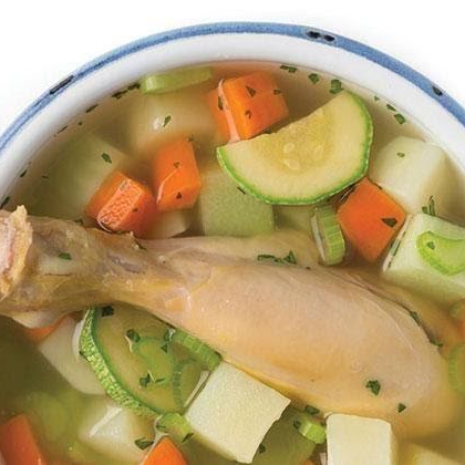 Consomé con Pieza de Pollo