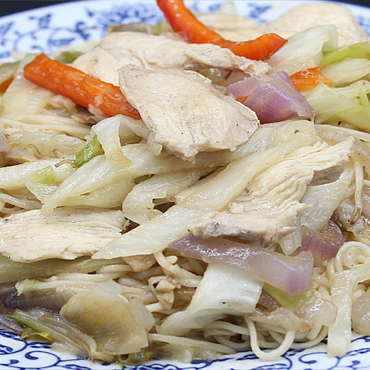 Tallarín Saltado con Pollo