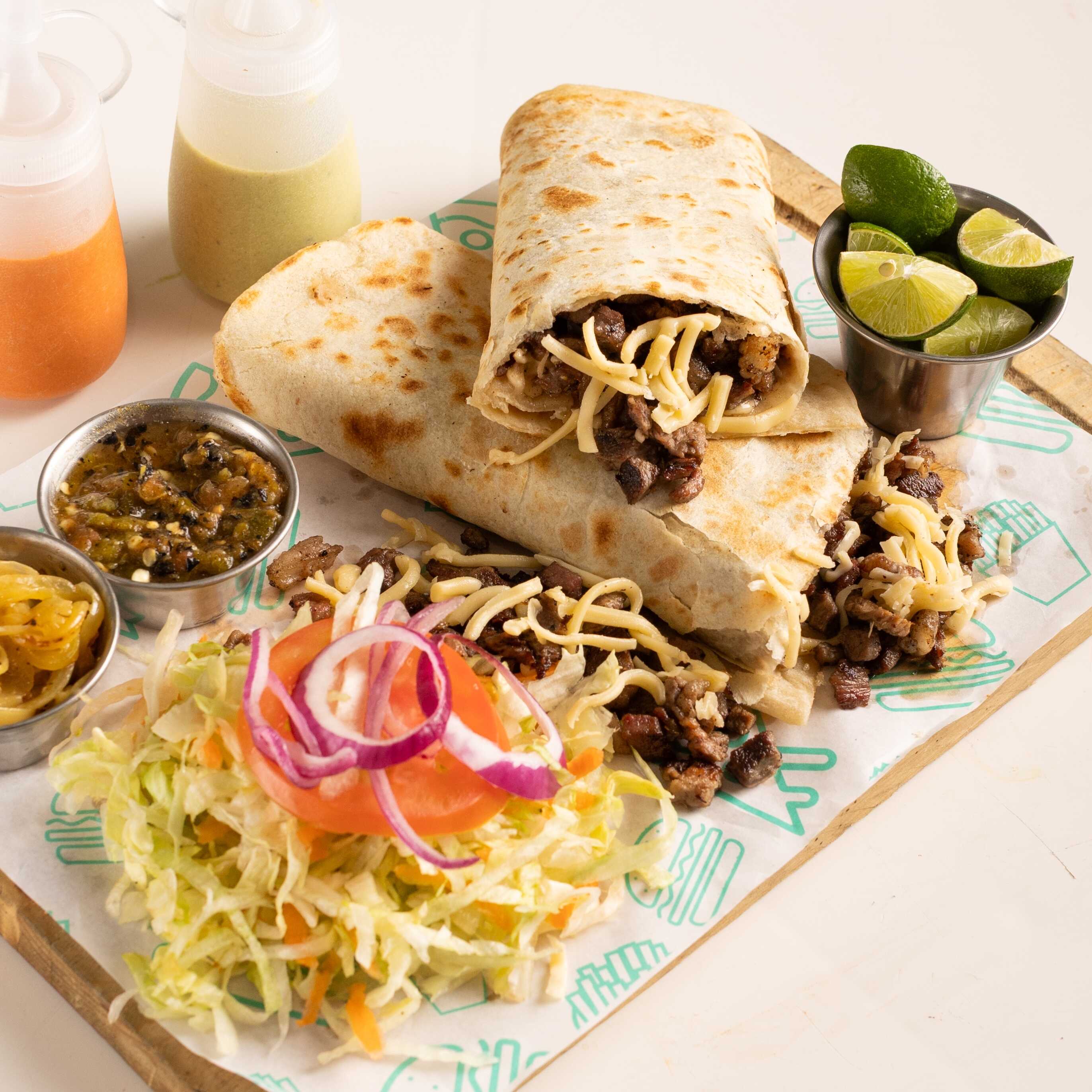 Tortillon de Carne Asada y Orden de Salchichas