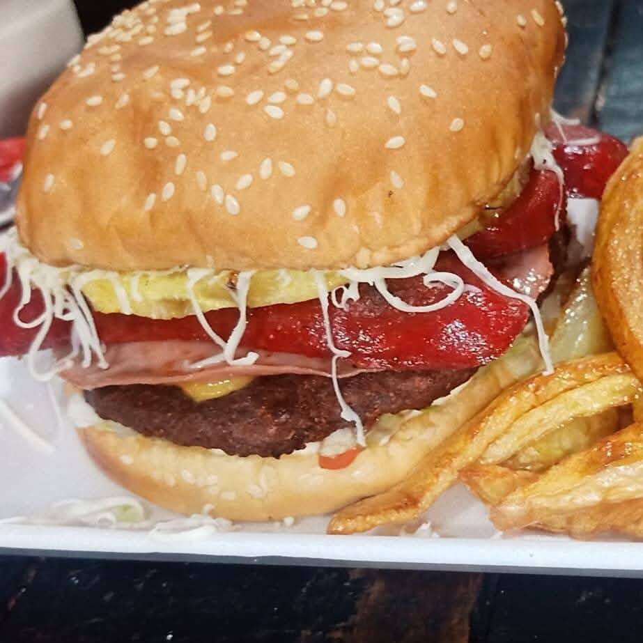 Hamburguesa De Salchicha Roja