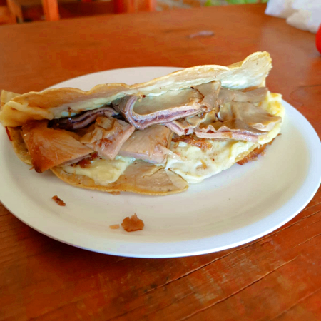 QUESADILLA DE BUCHE