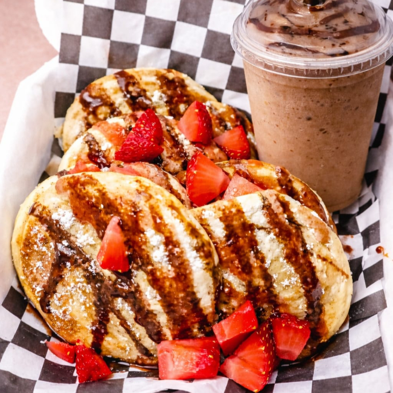 MI HOT CAKES Y MALTEADA