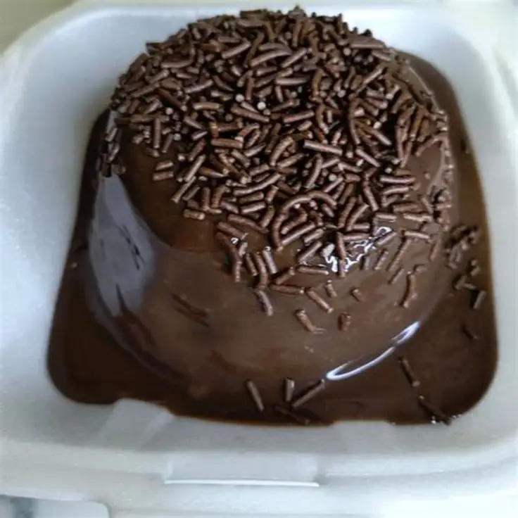Contem trigo, ovos ,chocolate, leite e manteiga