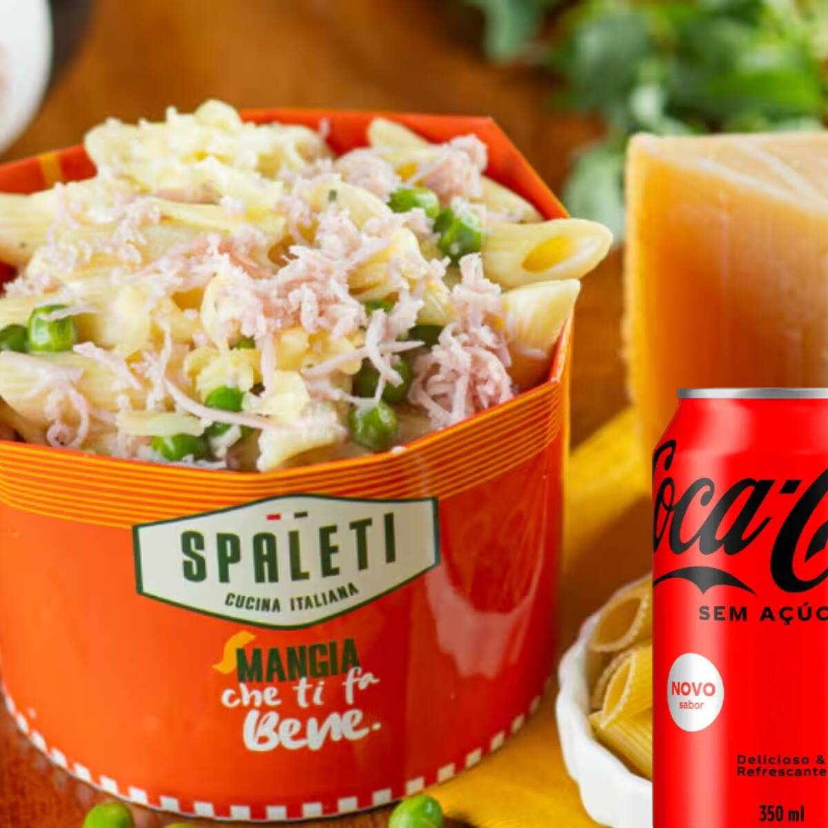 Penne ao molho branco com um toque especial de presunto, queijo muçarela e ervilha. Uma combinação clássica e saborosa para você se deliciar!