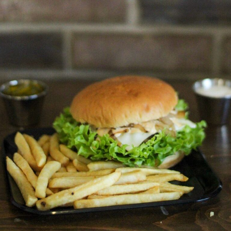 Hamburguesa de la Casa con Papas