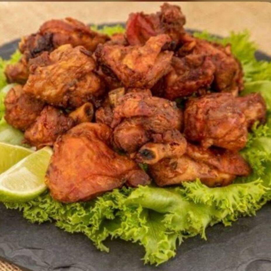 800g de frango a passarinho acompanha molho verde
