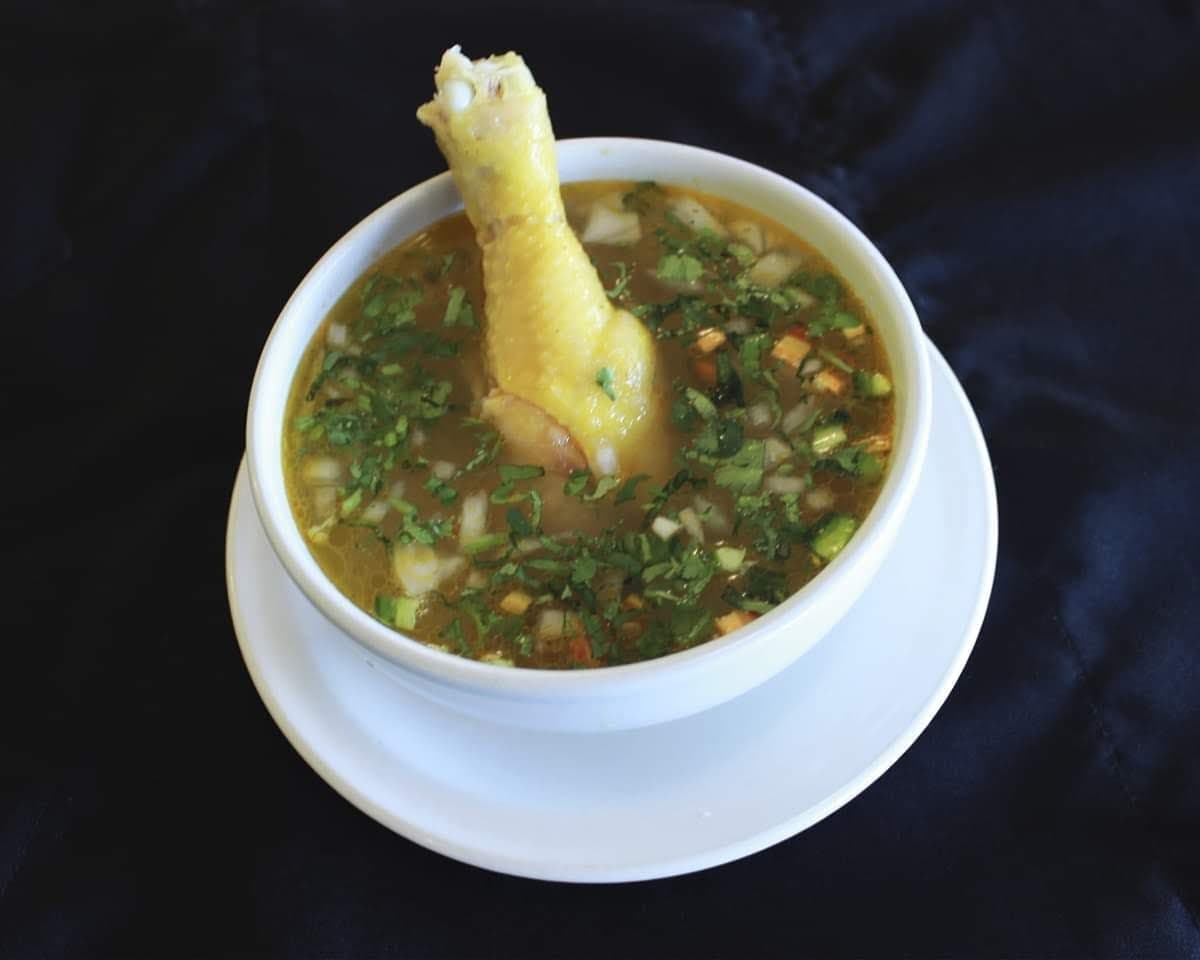 Caldo con 2 Piezas