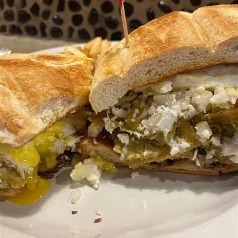 Combo Torta de Chilaquiles + te jazmin 500 ml