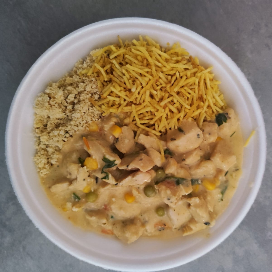 Arroz, farofa, batata palha