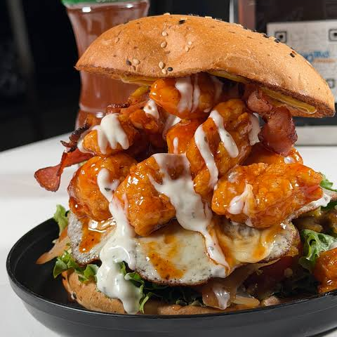 Hamburguesa de Boneless con Papas a la Francesa