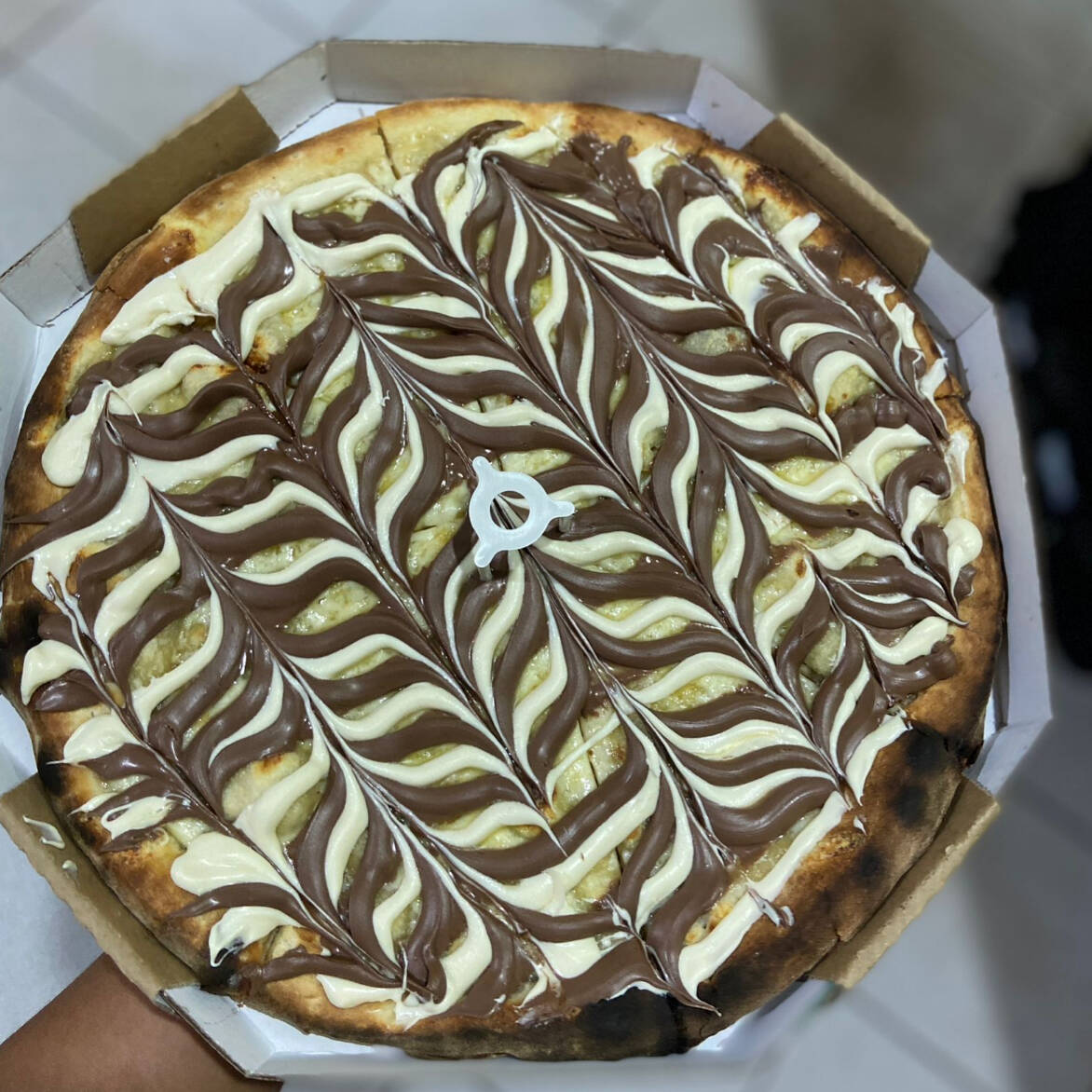 mussarela , chocolate e chocolate branco
