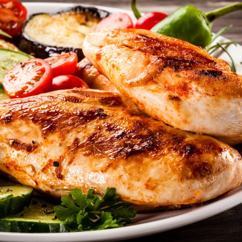 Acompanha: arroz, feijão, macarrão e salada.